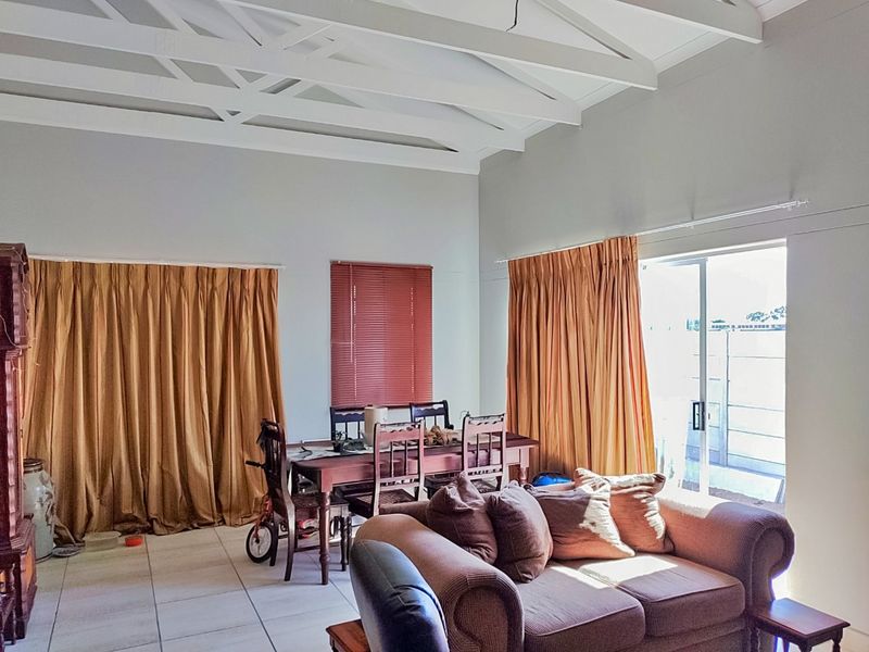 4-Bedroom Home in Laaiplek - Photo 8