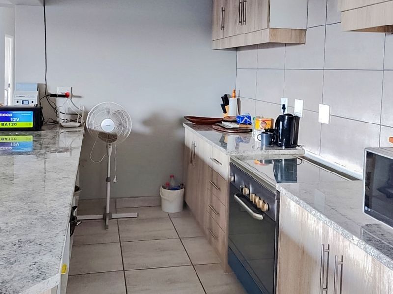 4-Bedroom Home in Laaiplek - Photo 6