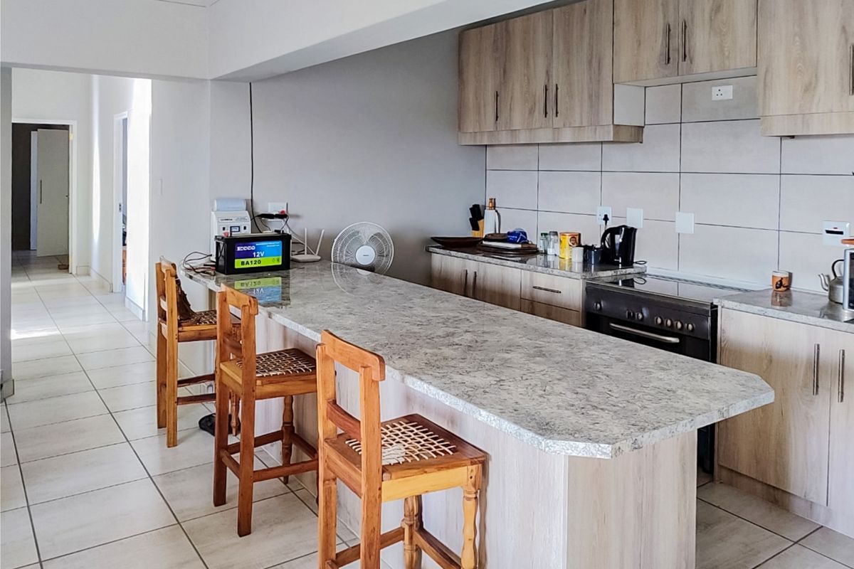 4-Bedroom Home in Laaiplek - Photo 5