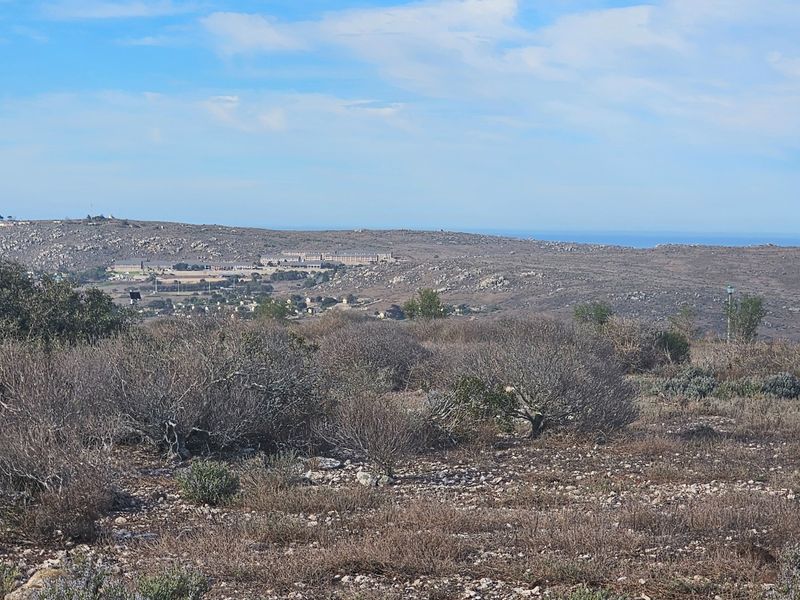 Embrace scenic views of the bay and surrounding landscapes. - Photo 5