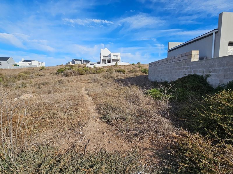 Embrace scenic views of the bay and surrounding landscapes. - Photo 4