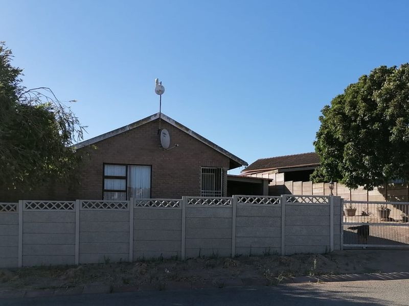 2 BEDROOM HOUSE ON A LARGE PLOT - Photo 1