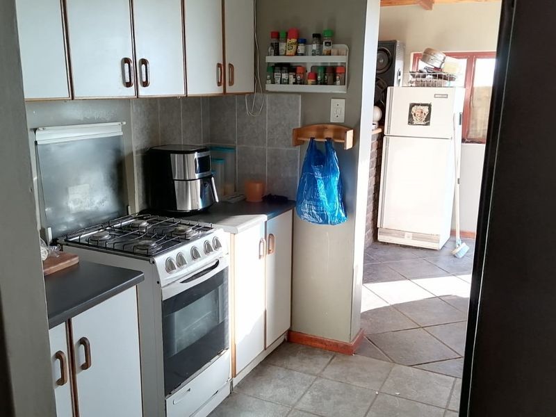 2 BEDROOM HOUSE ON A LARGE PLOT - Photo 9
