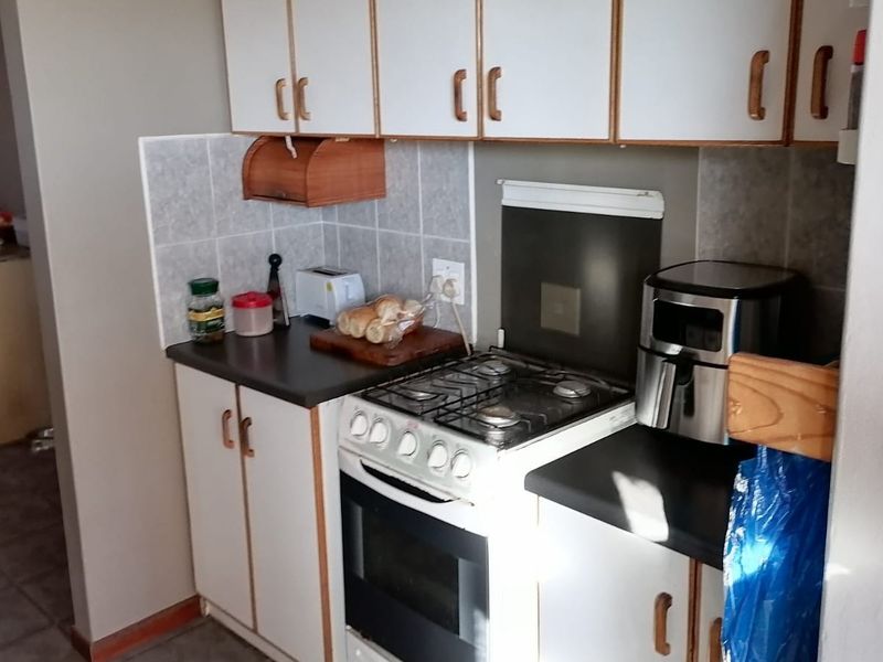 2 BEDROOM HOUSE ON A LARGE PLOT - Photo 7