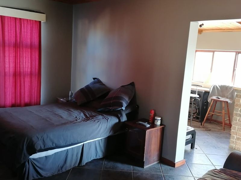 2 BEDROOM HOUSE ON A LARGE PLOT - Photo 5