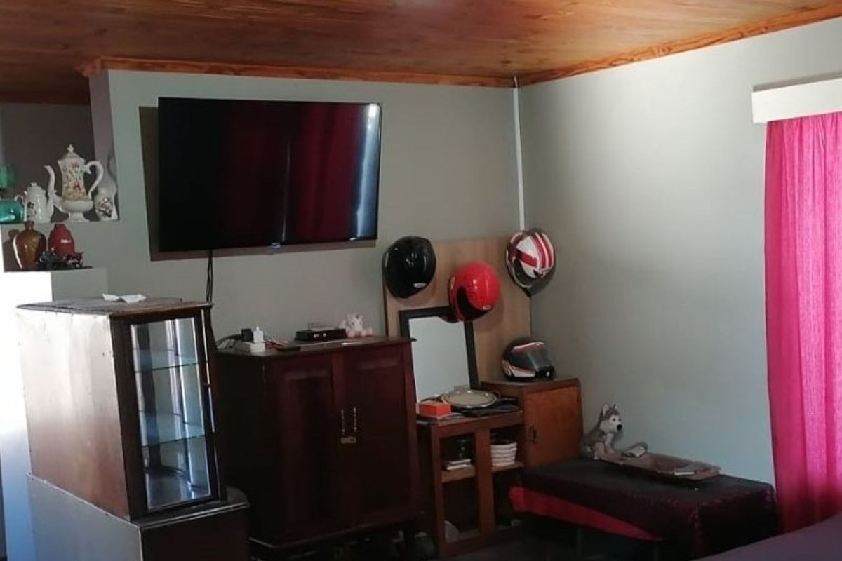 2 BEDROOM HOUSE ON A LARGE PLOT - Photo 4