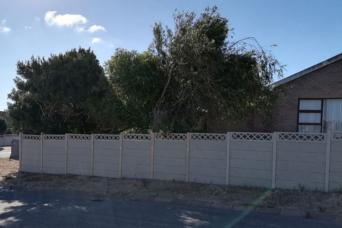 2 BEDROOM HOUSE ON A LARGE PLOT - Photo 2
