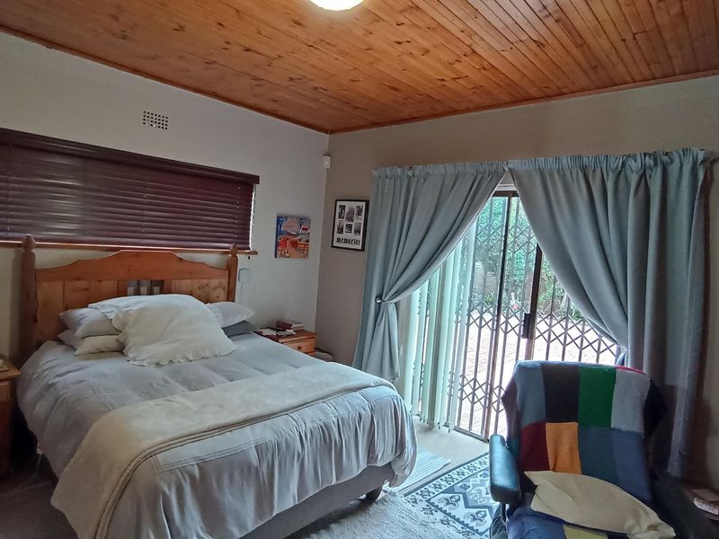 EXQUISITE FAMILY HOME - Photo 10