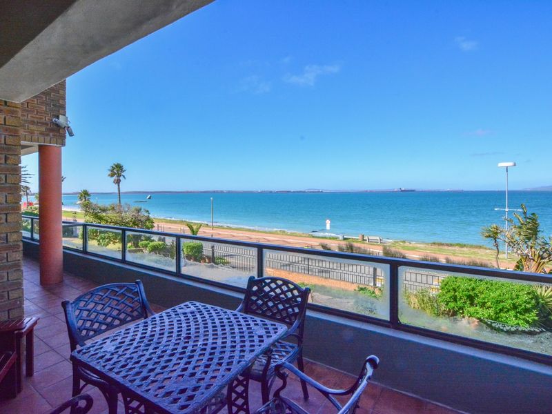 Spacious Seafront Property with Luxurious Amenities. - Photo 2