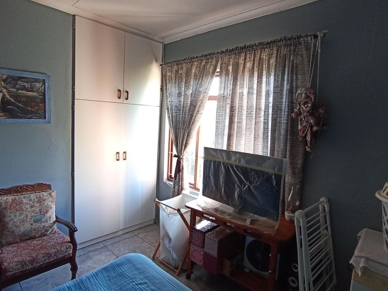 NEAT 3 BEDROOM HOUSE WITH LOTS OF HIDDEN FEATURES - Photo 9