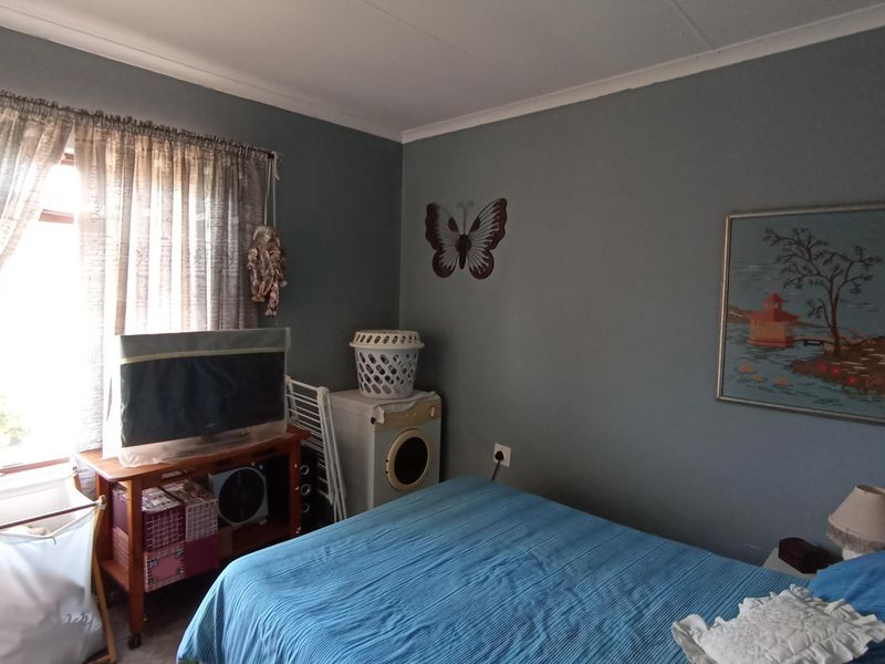 NEAT 3 BEDROOM HOUSE WITH LOTS OF HIDDEN FEATURES - Photo 8