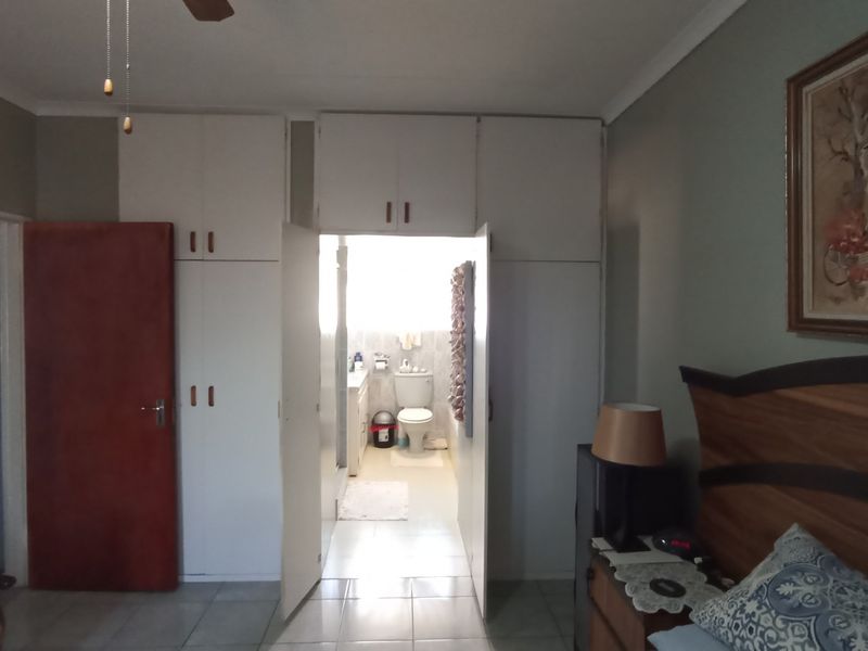 NEAT 3 BEDROOM HOUSE WITH LOTS OF HIDDEN FEATURES - Photo 6
