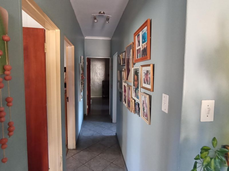 NEAT 3 BEDROOM HOUSE WITH LOTS OF HIDDEN FEATURES - Photo 4