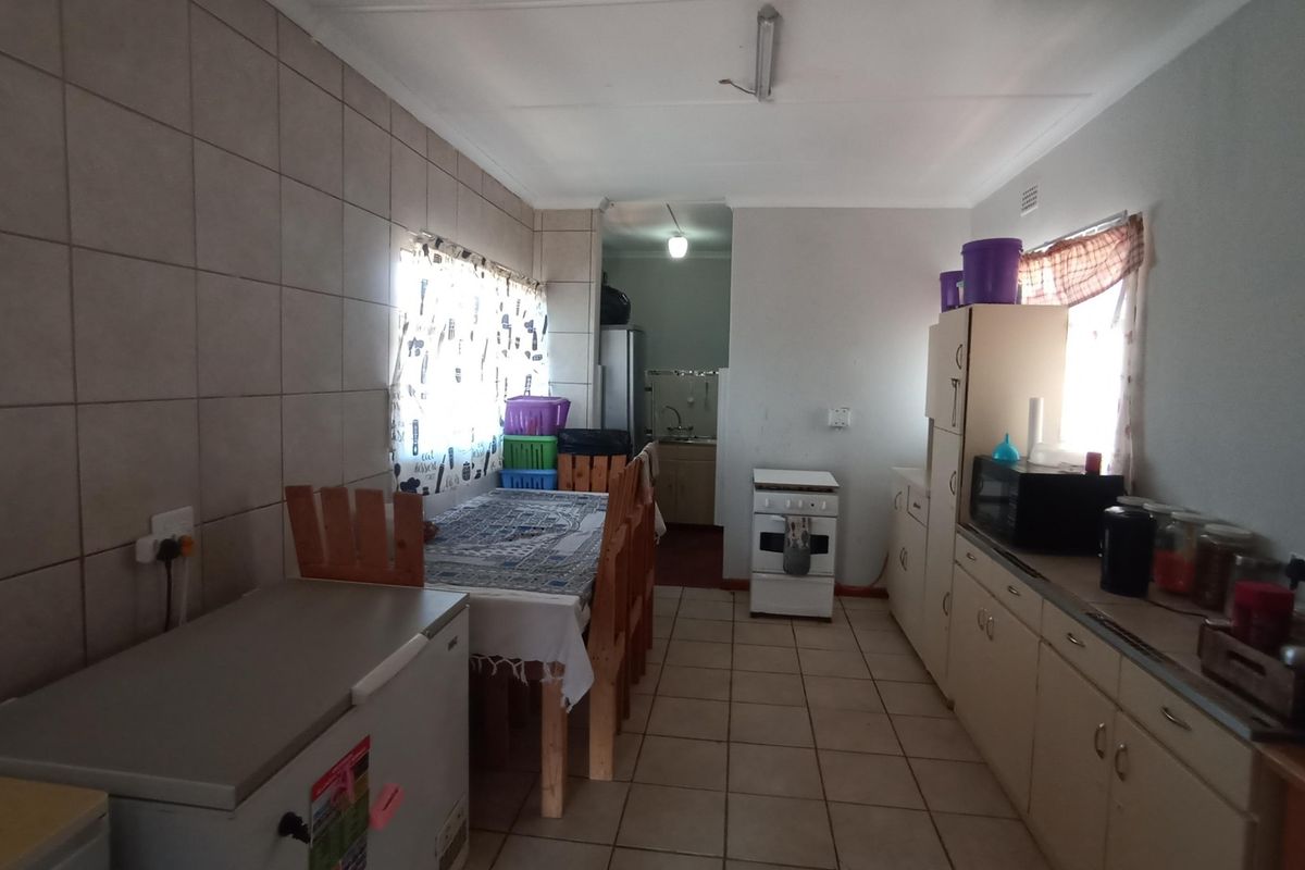IDEAL INVESTMENT OPPORTUNITY OR  HOME FOR A LARGER FAMILY - Photo 4