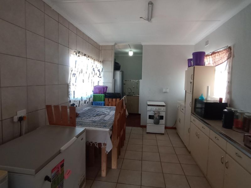 IDEAL INVESTMENT OPPORTUNITY OR  HOME FOR A LARGER FAMILY - Photo 4