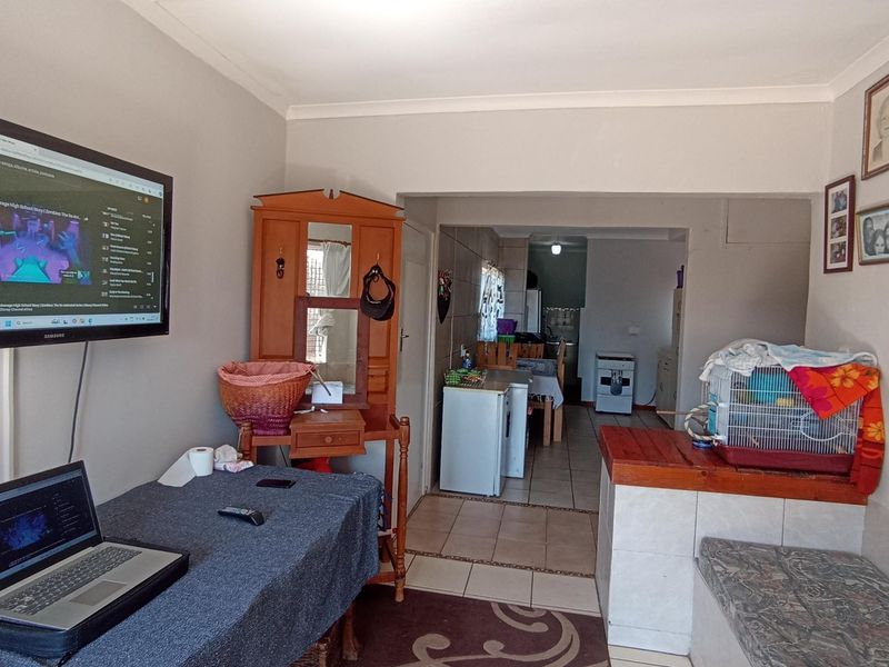 IDEAL INVESTMENT OPPORTUNITY OR  HOME FOR A LARGER FAMILY - Photo 3