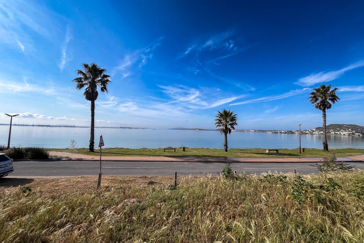 Seize the opportunity to build your dream home with stunning sea views in Saldanha Bay. - Photo 2