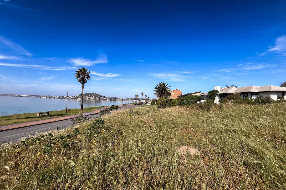 Seize the opportunity to build your dream home with stunning sea views in Saldanha Bay. - Photo 3