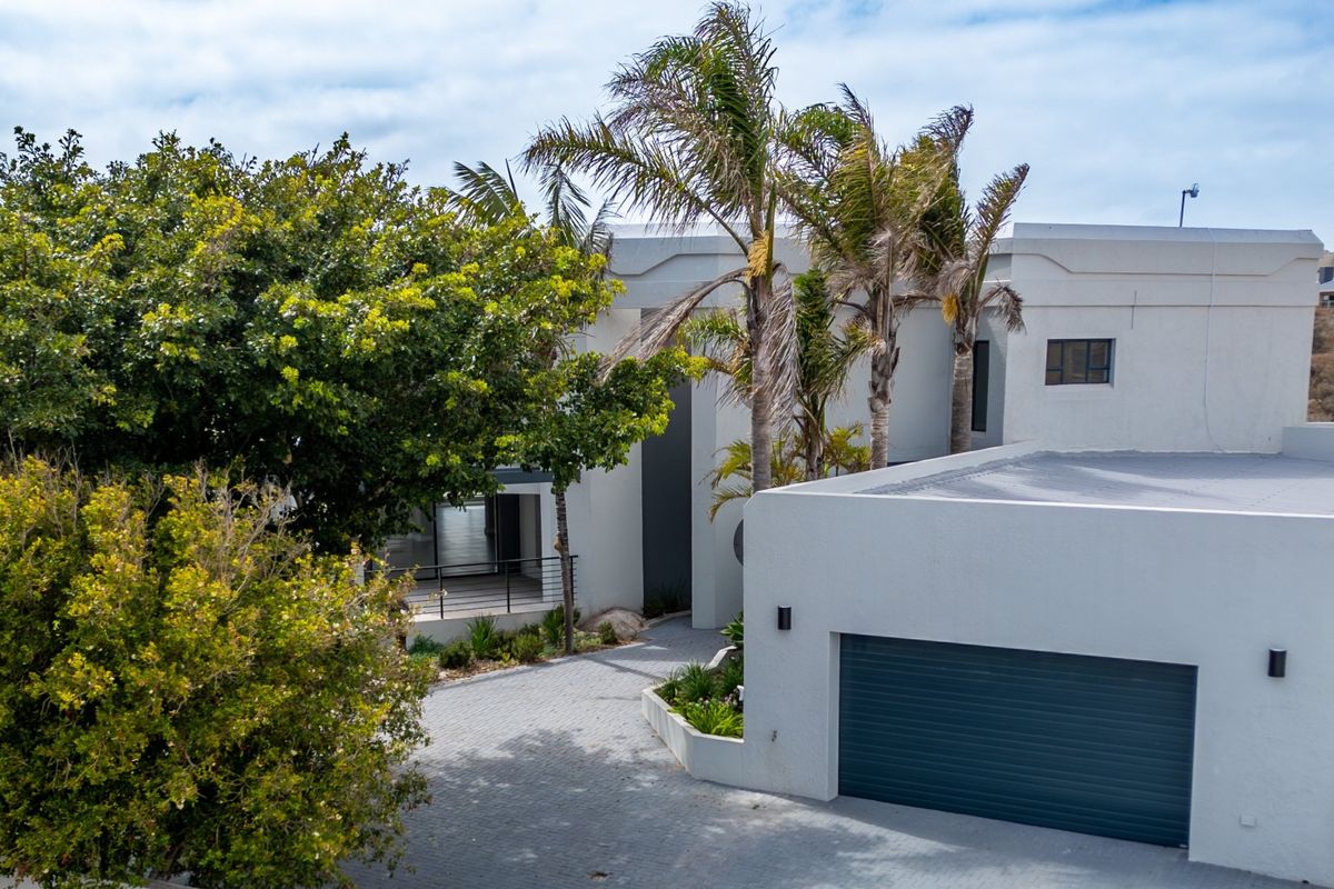 ARCHITECTURAL MASTERPIECE IN THE SOUGHT AFTER COASTAL TOWN  LANGEBAAN - Photo 2