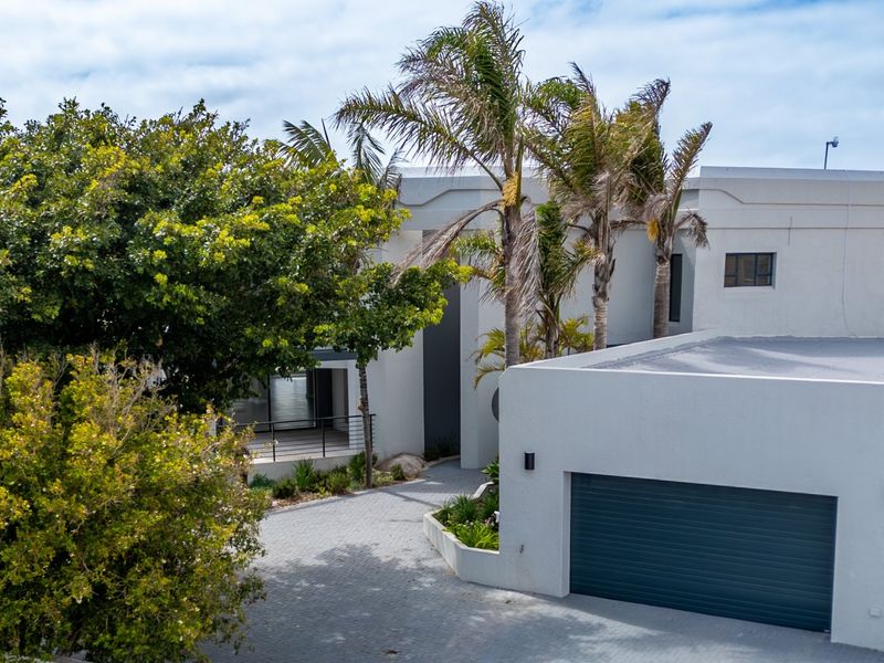 ARCHITECTURAL MASTERPIECE IN THE SOUGHT AFTER COASTAL TOWN  LANGEBAAN - Photo 2
