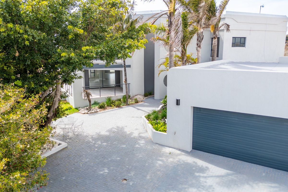 ARCHITECTURAL MASTERPIECE IN THE SOUGHT AFTER COASTAL TOWN  LANGEBAAN - Photo 3