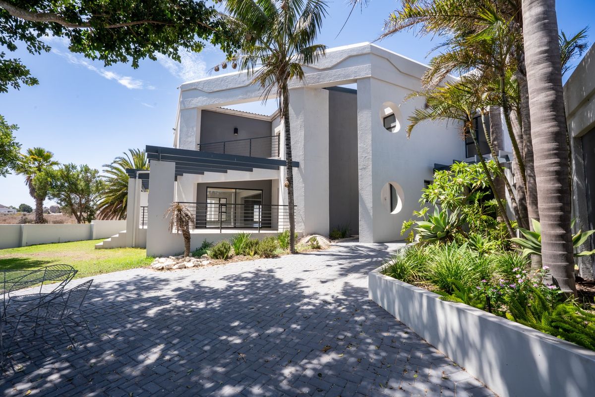 ARCHITECTURAL MASTERPIECE IN THE SOUGHT AFTER COASTAL TOWN  LANGEBAAN - Photo 5