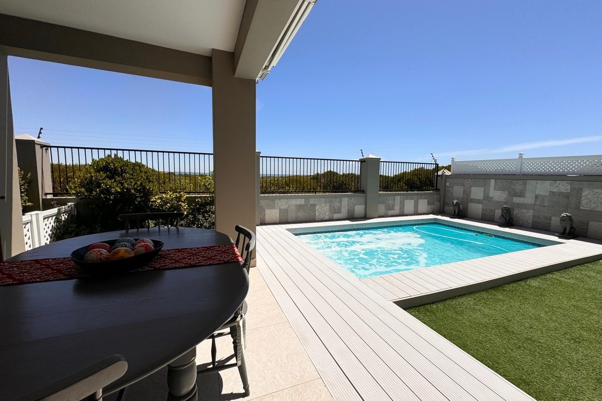 DESIGNED WITH DISTINCTION - Photo 3