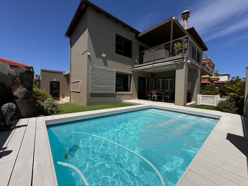 DESIGNED WITH DISTINCTION - Photo 2