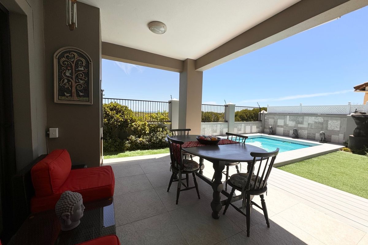 DESIGNED WITH DISTINCTION - Photo 5