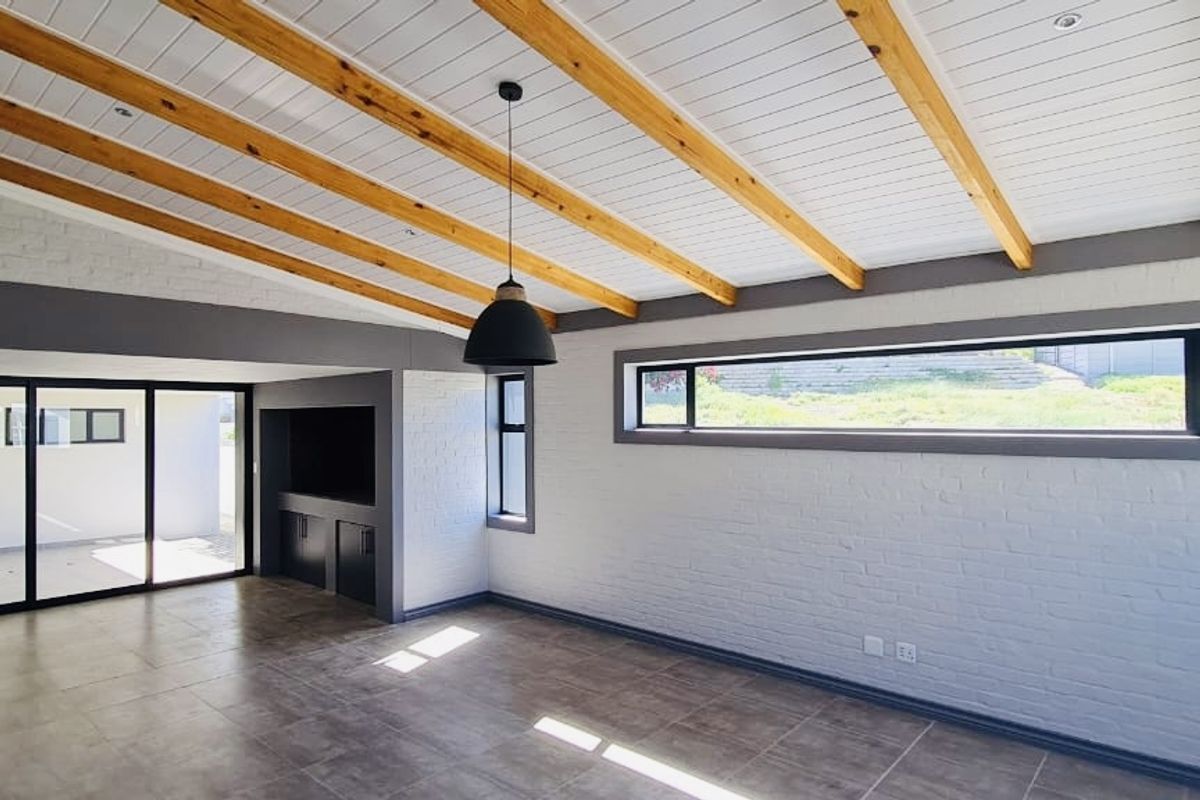 A Tranquil Modern Home - Photo 3