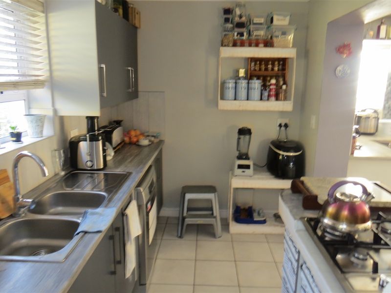 Charming peaceful family home - Photo 10