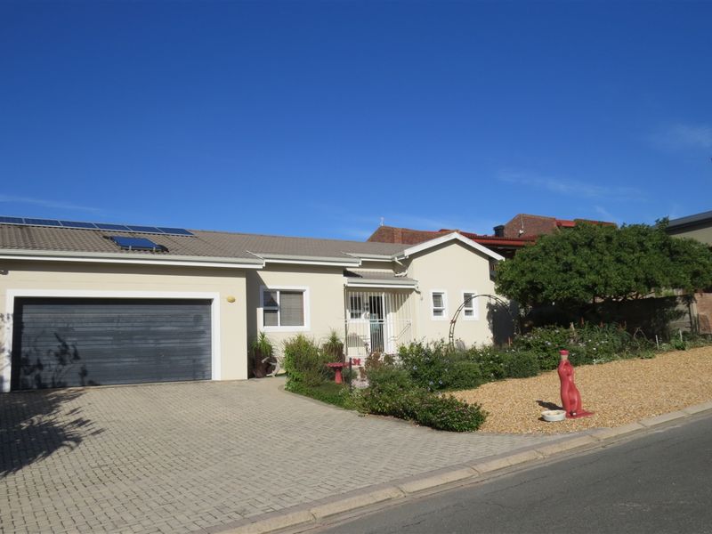 Charming peaceful family home - Photo 2