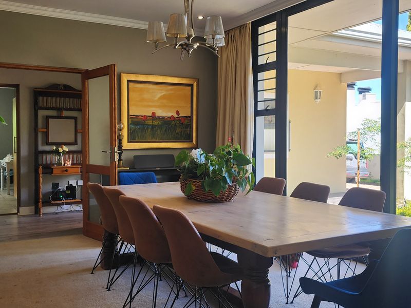 The Height of Luxury | Exquisite 4-Bedroom Masterpiece - Photo 7