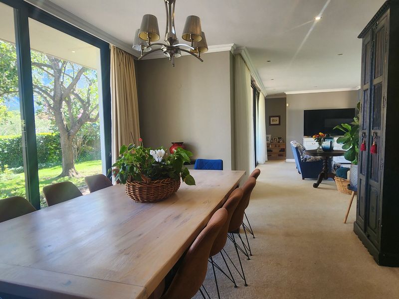 The Height of Luxury | Exquisite 4-Bedroom Masterpiece - Photo 6