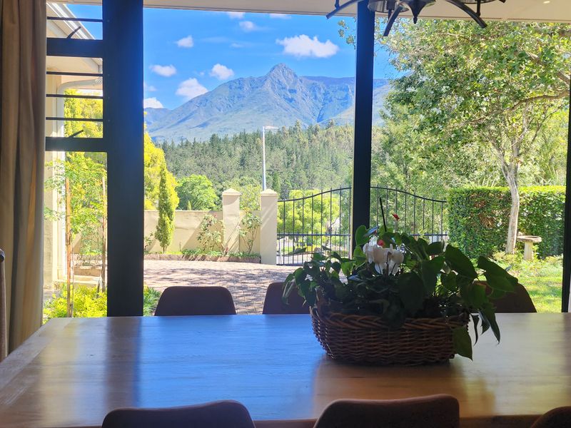 The Height of Luxury | Exquisite 4-Bedroom Masterpiece - Photo 4