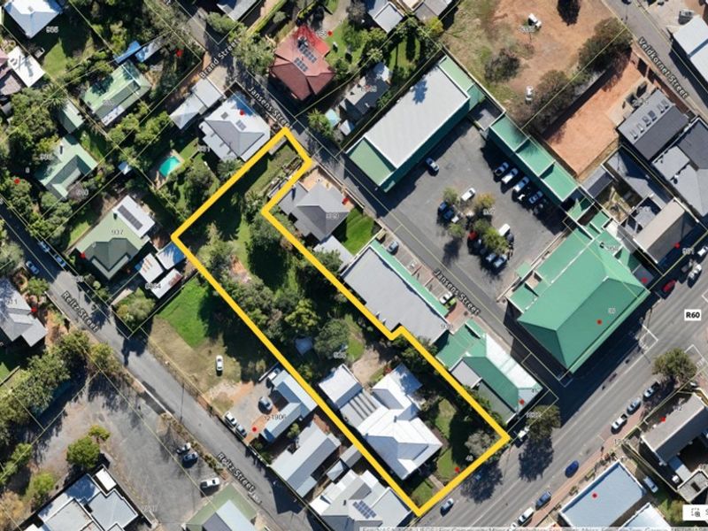 Prime property with perfect business location - Photo 3