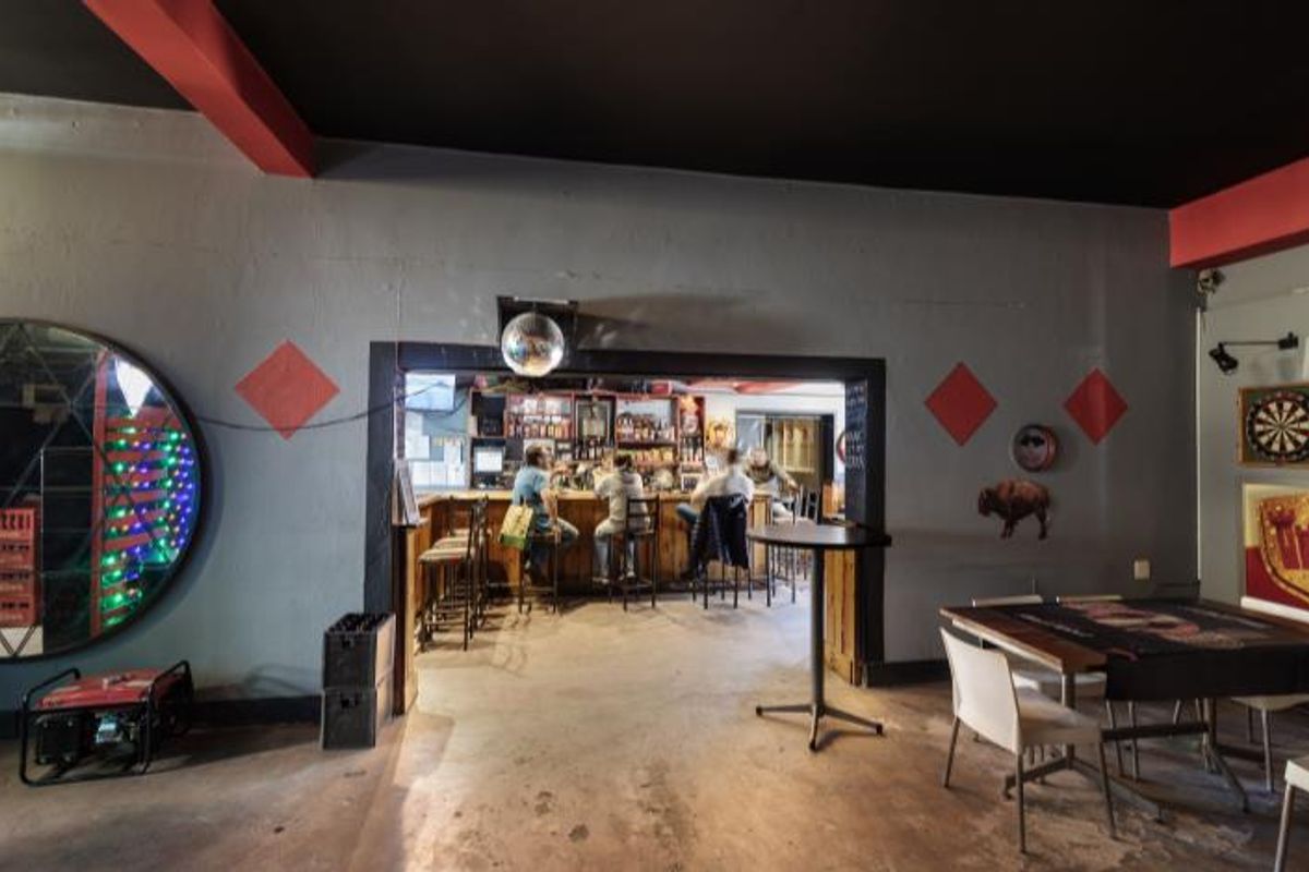 Flats and shops - Photo 5