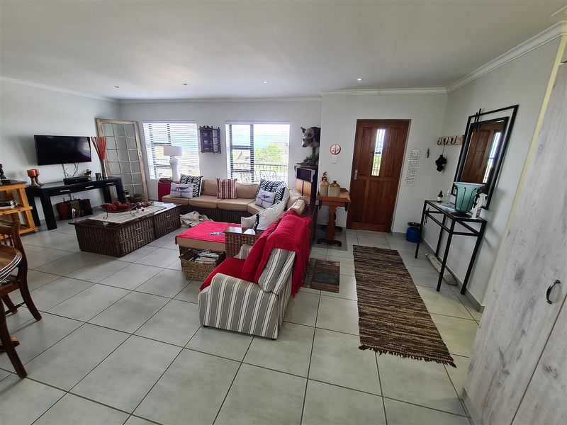 Executive styled house with unique dual-living layout - Photo 10