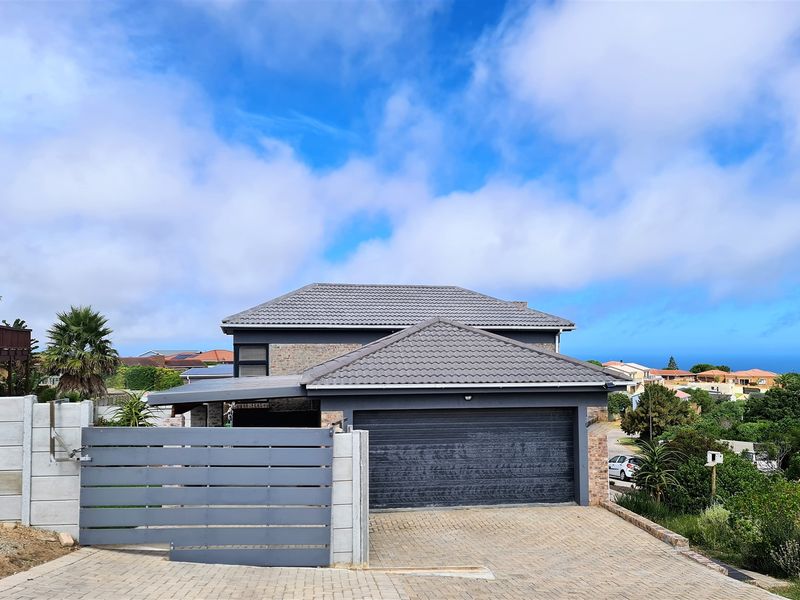 Executive styled house with unique dual-living layout - Photo 2