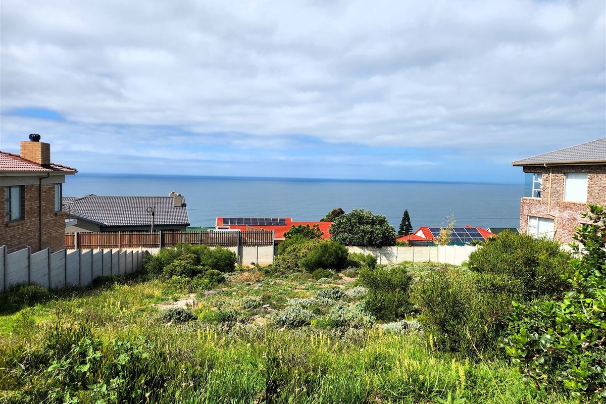 Your Blank Canvas Awaits. A 735m2 oasis in Dana Bay - Photo 3