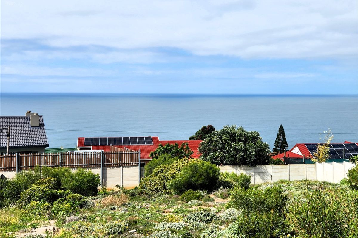 Your Blank Canvas Awaits. A 735m2 oasis in Dana Bay - Photo 4