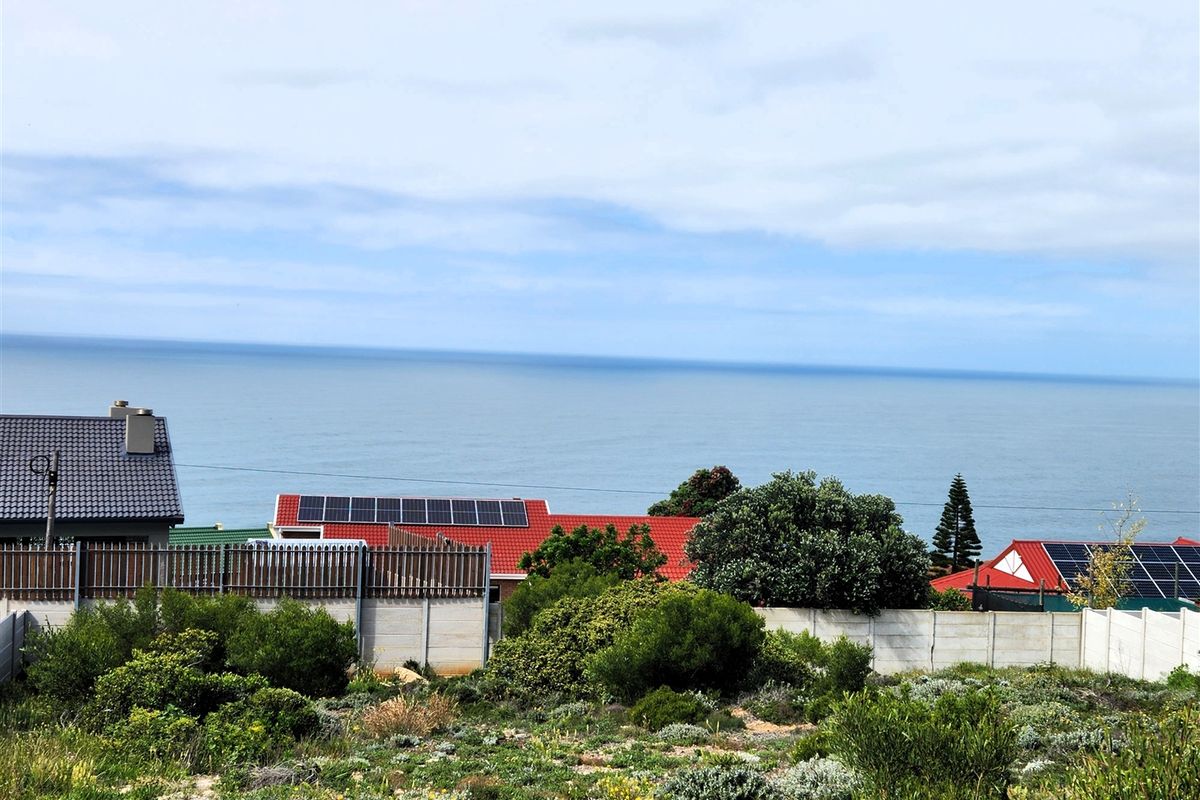 Your Blank Canvas Awaits. A 735m2 oasis in Dana Bay - Photo 5