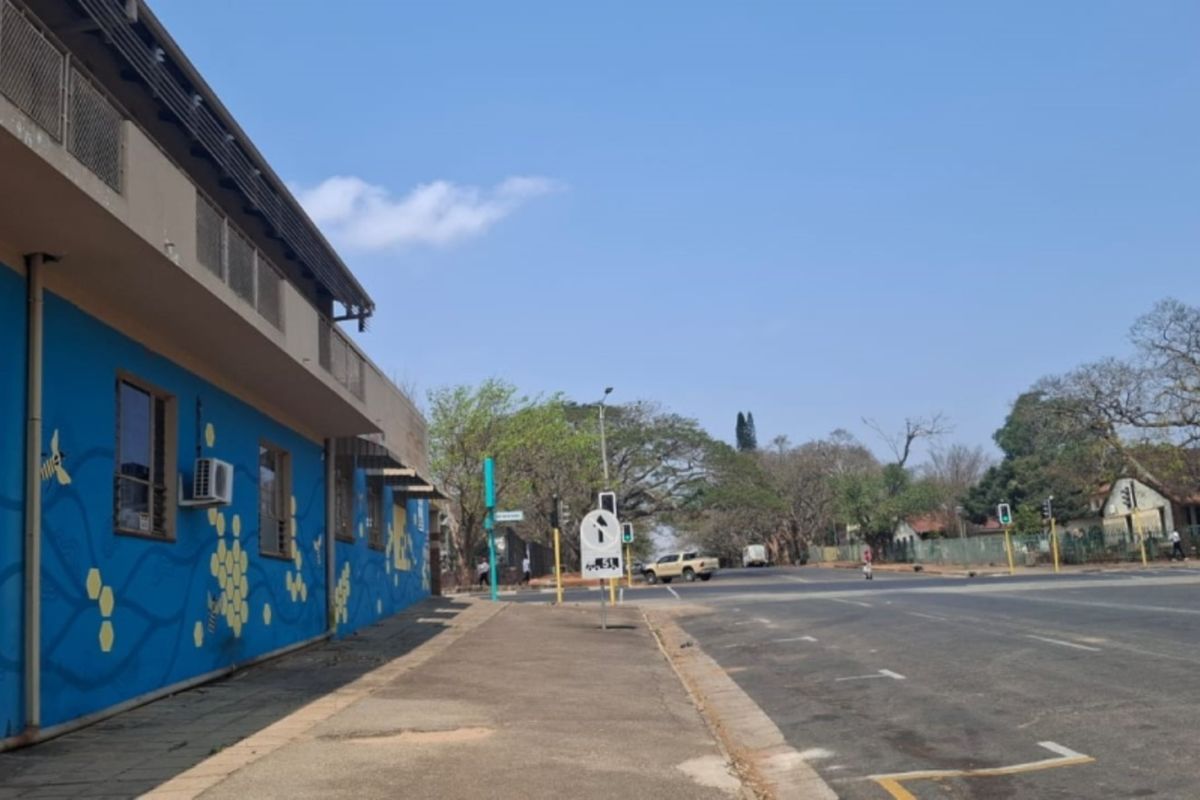 COMMERCIAL PROPERTY IN PRIME LOCATION OF WHITE RIVER TOWN. - Photo 3