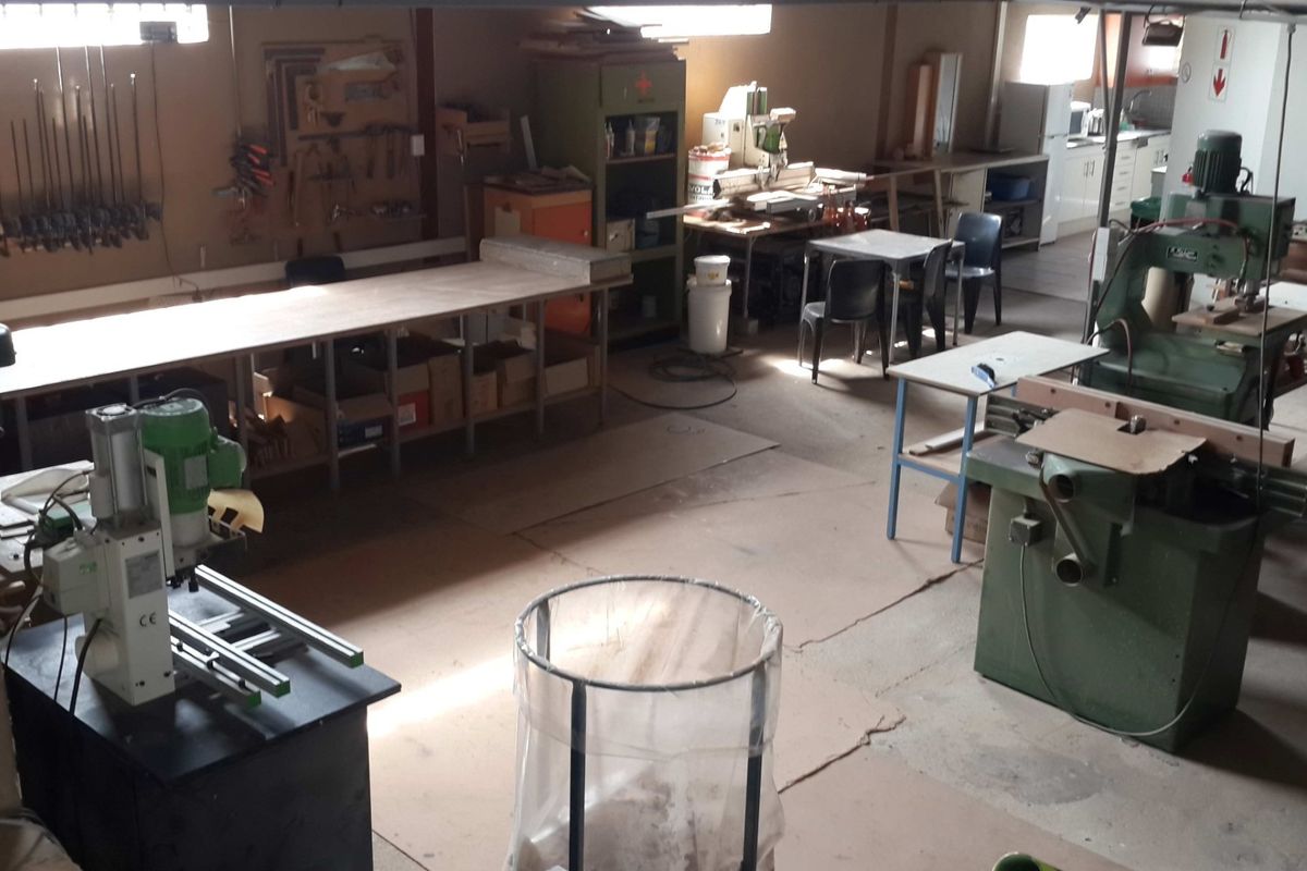 A 940 sqm Industrial property on a 1686 sqm stand, with unhindered access from Solomon Street. - Photo 5