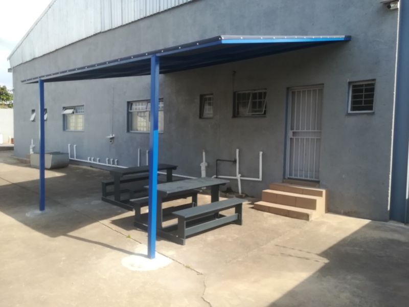 A 940 sqm Industrial property on a 1686 sqm stand, with unhindered access from Solomon Street. - Photo 7