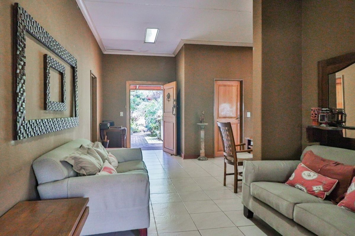 Luxury Retreat Meets Smart Investment – Spacious 10-Bedroom Home with Garden & Koi Pond - Photo 5