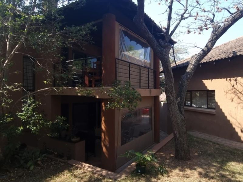 Elegant 5-bedroom Family Home with Modern Amenities and Cottage (extra income) - Photo 2