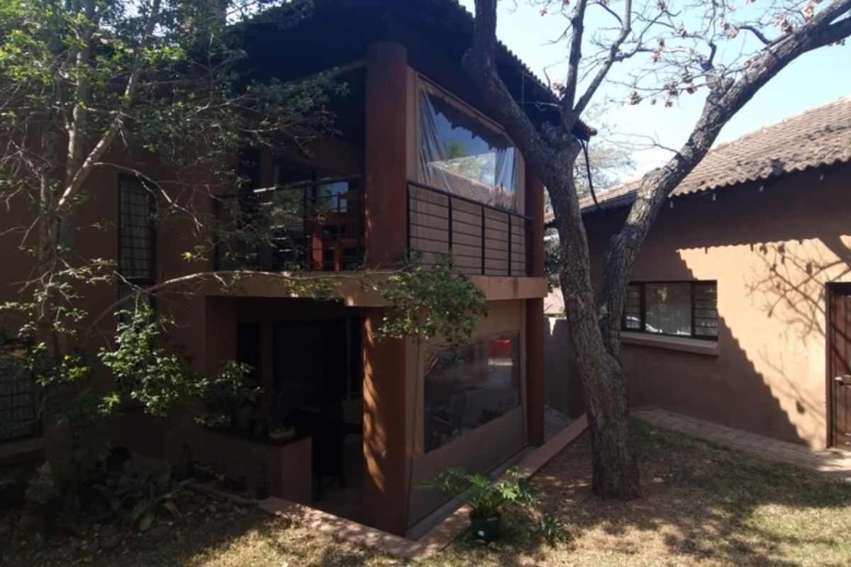 Elegant 5-bedroom Family Home with Modern Amenities and Cottage (extra income) - Photo 2