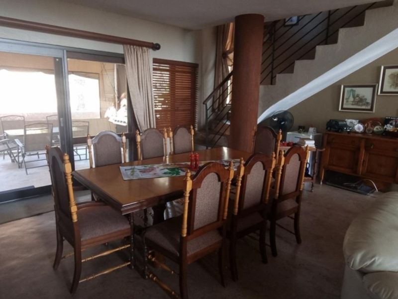 Elegant 5-bedroom Family Home with Modern Amenities and Cottage (extra income) - Photo 7