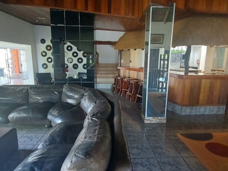 9,5 Ha Small Holdings in a popular part of White River. - Photo 3